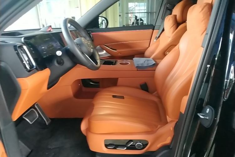 Used Hima AITO M8 2025 Extended-Range Max+ Version 53.4 kWh 6-Seater Edition Left Front Seat