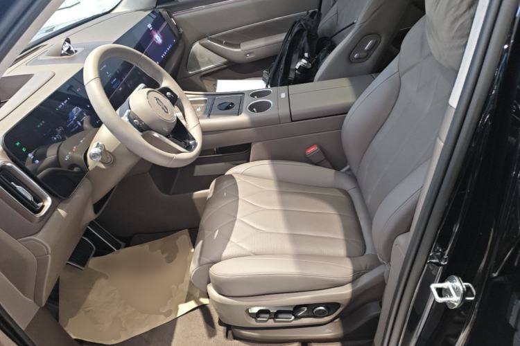 Used Hima AITO M8 2025 Extended-Range Max+ Version 53.4 kWh 5-Seater Edition Left Front Seat