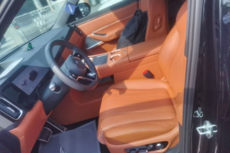 Used Hima AITO M8 2025 Extended-Range Max+ Version 53.4 kWh 5-Seater Edition Left Front Seat