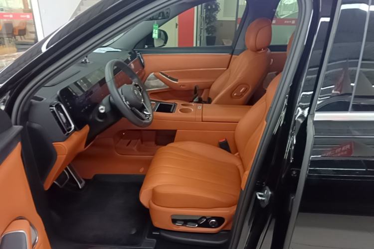 Used Hima AITO M8 2025 Extended-Range Max+ Version 53.4 kWh 6-Seater Edition Left Front Seat