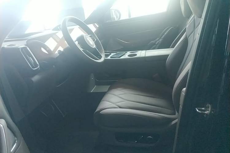 Used Hima AITO M8 2025 Model, Pure Electric Max+ Six-Seat Long-Range Version Left Front Seat