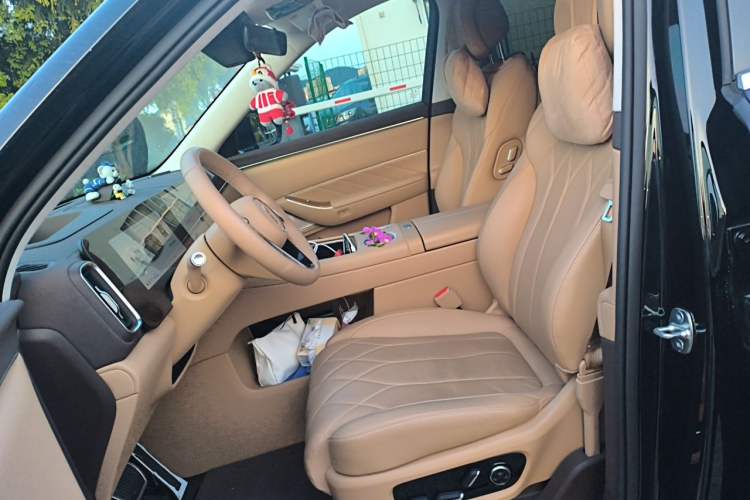 Used Hima AITO M8 2025 Extended-Range Ultra Version 53.4 kWh 6-Seater Edition Left Front Seat
