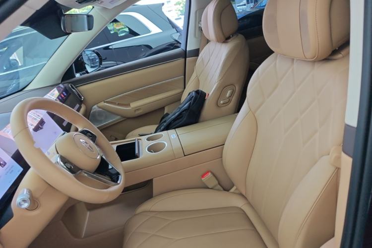 Used Hima AITO M8 2025 Extended-Range Max+ Version 53.4 kWh 5-Seater Edition Left Front Seat