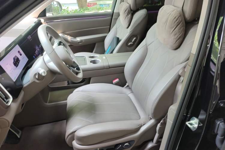 Used Hima AITO M8 2025 Model, Pure Electric Max+ Six-Seat Long-Range Version Left Front Seat
