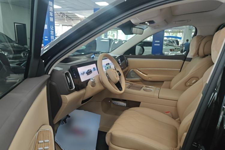 Used Hima AITO M8 2025 Extended-Range Max+ Version 53.4 kWh 6-Seater Edition Left Front Seat