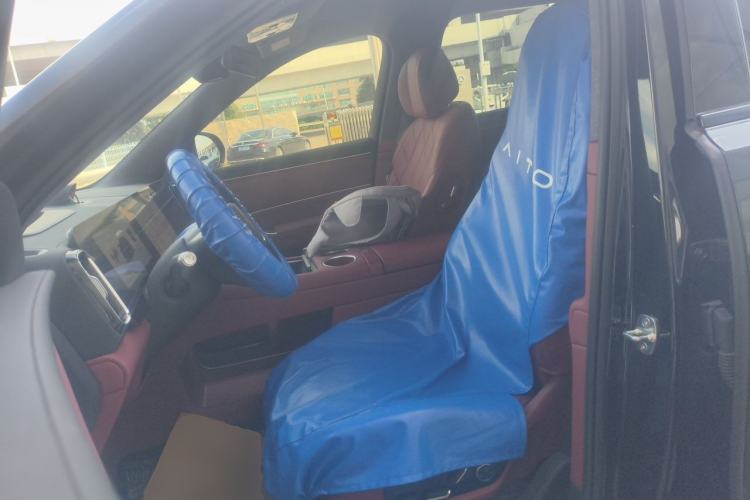 Used Hima AITO M8 2025 Extended-Range Ultra Version 53.4 kWh 5-Seater Edition Left Front Seat