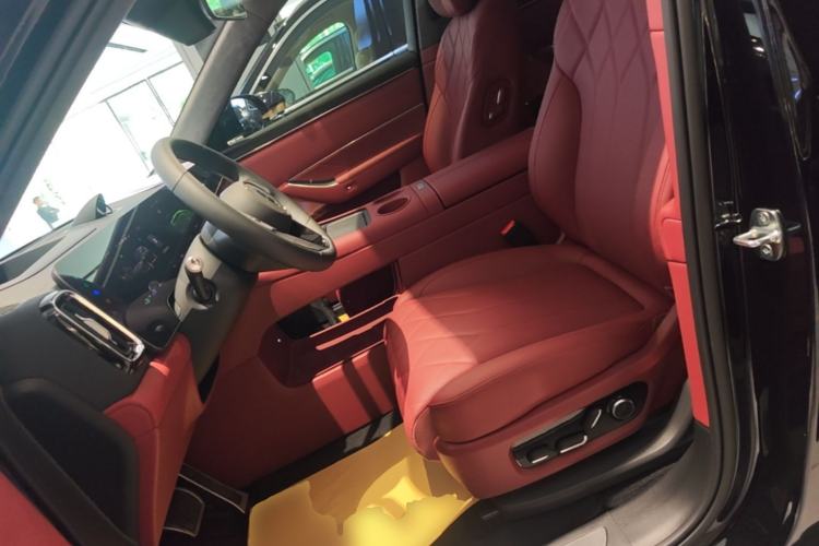 Used Hima AITO M8 2025 Extended-Range Max+ Version 53.4 kWh 5-Seater Edition Left Front Seat