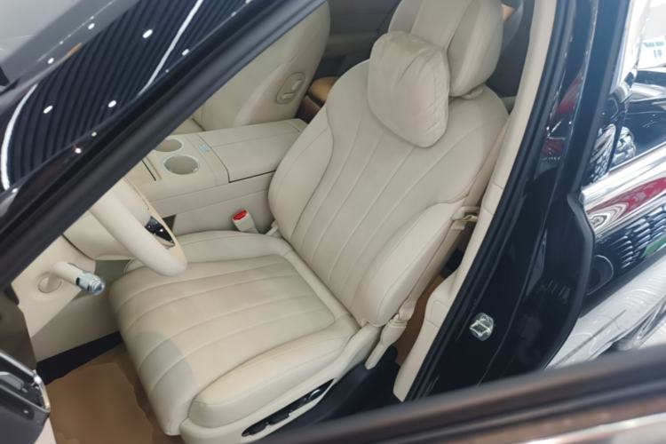 Used Hima AITO M8 2025 Extended-Range Max+ Version 53.4 kWh 6-Seater Edition Left Front Seat