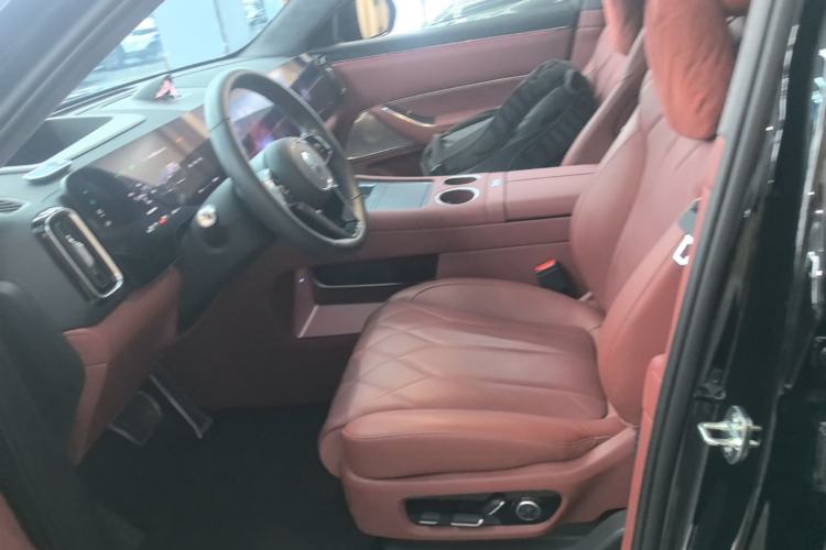 Used Hima AITO M8 2025 Extended-Range Ultra Version 53.4 kWh 5-Seater Edition Left Front Seat