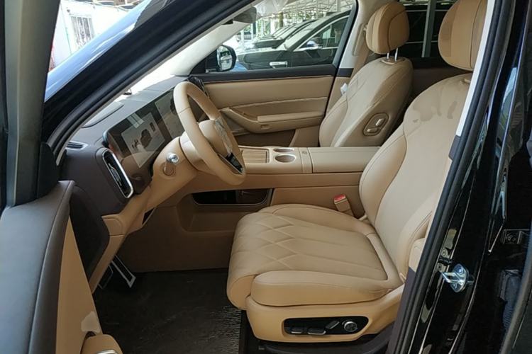 Used Hima AITO M8 2025 Extended-Range Ultra Version 53.4 kWh 6-Seater Edition Left Front Seat