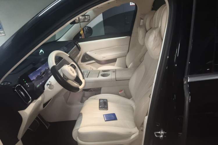 Used Hima AITO M8 2025 Extended-Range Ultra Version 53.4 kWh 6-Seater Edition Left Front Seat
