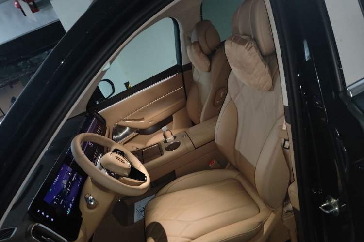 Used Hima AITO M8 2025 Extended-Range Max+ Version 53.4 kWh 6-Seater Edition Left Front Seat