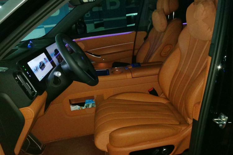 Used Hima AITO M8 2025 Extended-Range Max+ Version 53.4 kWh 6-Seater Edition Left Front Seat