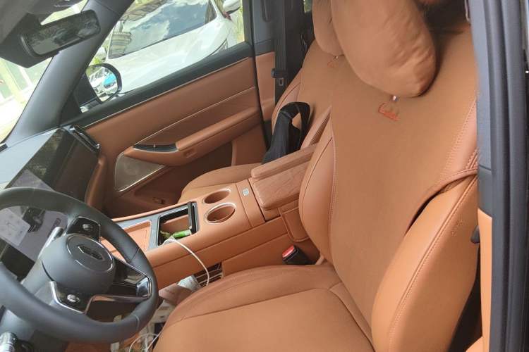 Used Hima AITO M8 2025 Extended-Range Ultra Version 53.4 kWh 6-Seater Edition Left Front Seat