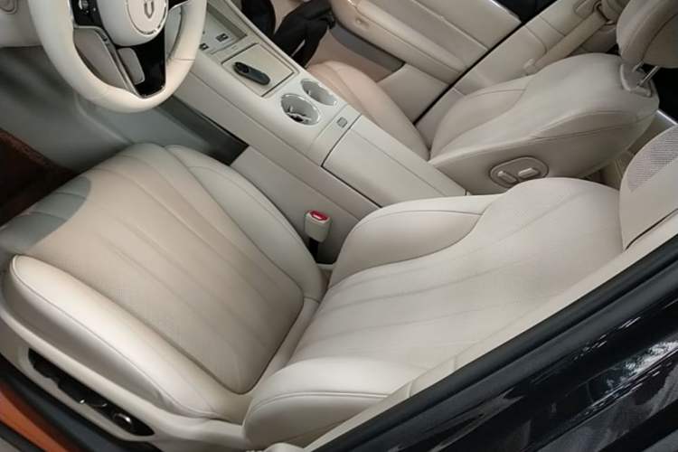 Used Hima AITO M8 2025 Extended-Range Max+ Version 53.4 kWh 5-Seater Edition Left Front Seat