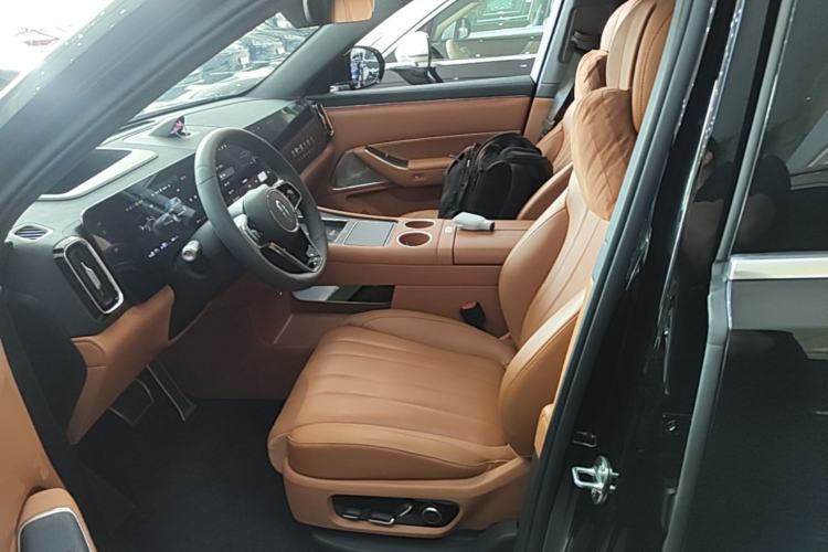 Used Hima AITO M8 2025 Extended-Range Max Version 37 kWh 6-Seater Left Front Seat