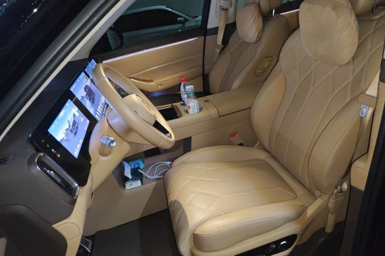 Used Hima AITO M8 2025 Extended-Range Max+ Version 53.4 kWh 5-Seater Edition Left Front Seat