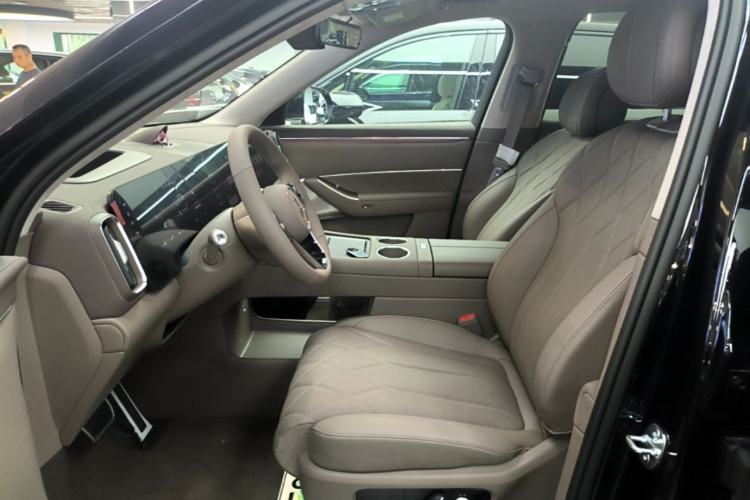 Used Hima AITO M8 2025 Extended-Range Max+ Version 53.4 kWh 6-Seater Edition Left Front Seat