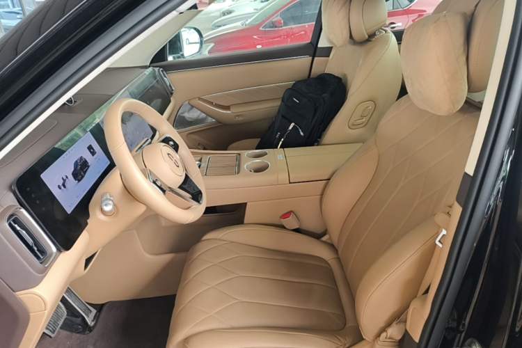 Used Hima AITO M8 2025 Extended-Range Ultra Version 53.4 kWh 6-Seater Edition Left Front Seat