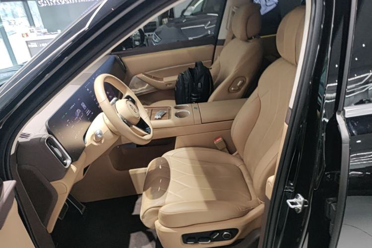 Used Hima AITO M8 2025 Extended-Range Max+ Version 53.4 kWh 5-Seater Edition Left Front Seat