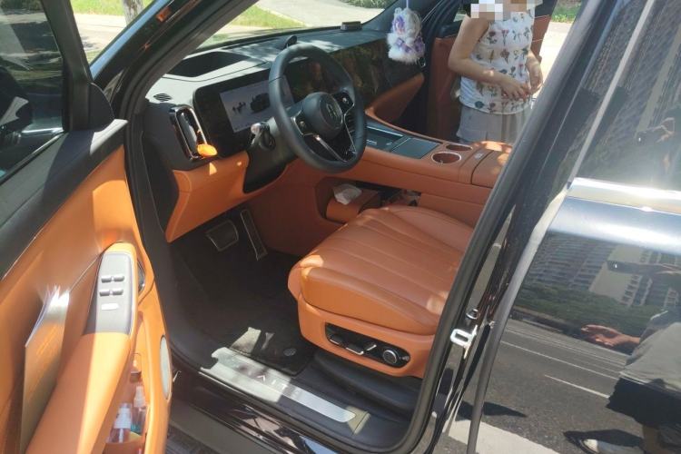 Used Hima AITO M8 2025 Extended-Range Max+ Version 53.4 kWh 5-Seater Edition Left Front Seat