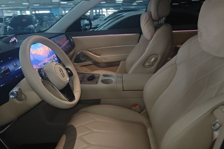 Used Hima AITO M8 2025 Extended-Range Max+ Version 53.4 kWh 6-Seater Edition Left Front Seat