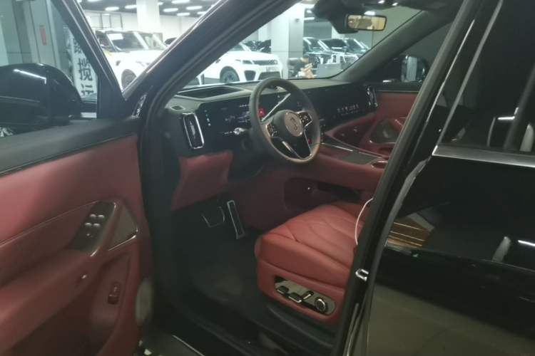 Used Hima AITO M8 2025 Model Pure Electric Max+ Six-Seater Long-Range (896-line LiDAR) Left Front Seat