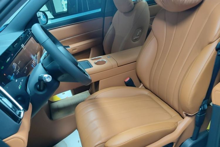 Used Hima AITO M8 2025 Extended-Range Max+ Version 53.4 kWh 6-Seater Edition Left Front Seat