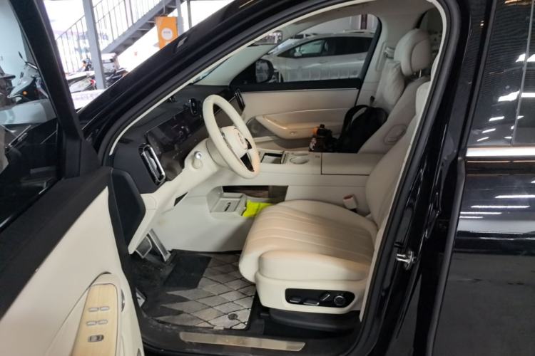 Used Hima AITO M8 2025 Extended-Range Max+ Version 53.4 kWh 5-Seater Edition Left Front Seat