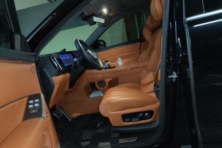 Used Hima AITO M8 2025 Extended-Range Max+ Version 53.4 kWh 6-Seater Edition Left Front Seat