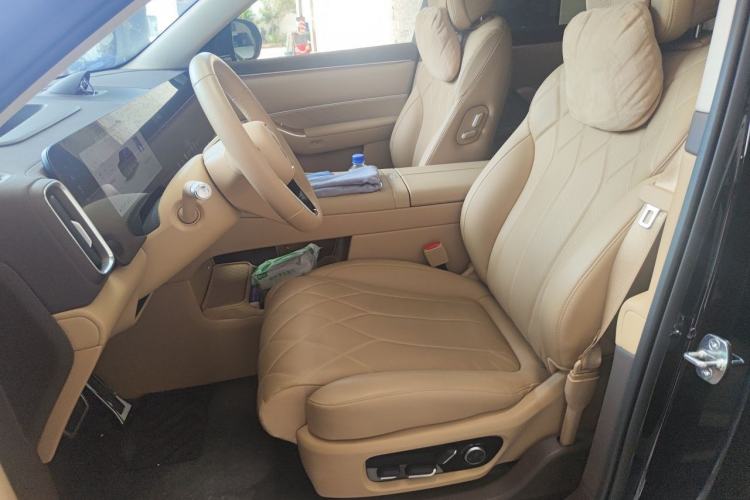 Used Hima AITO M8 2025 Extended-Range Max+ Version 53.4 kWh 6-Seater Edition Left Front Seat