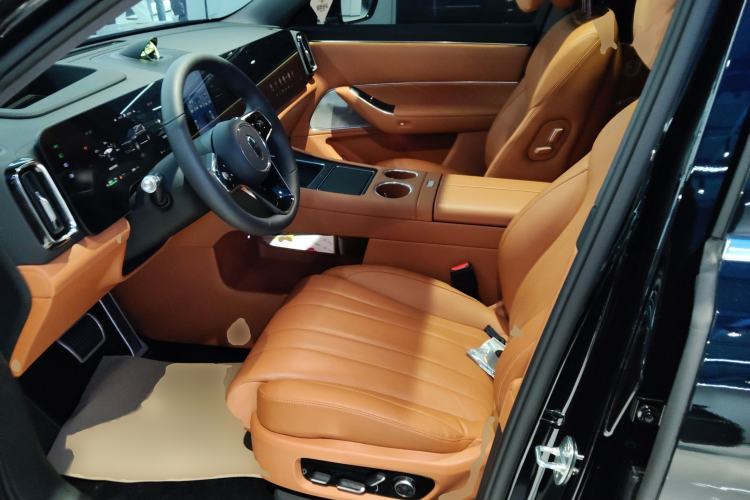 Used Hima AITO M8 2025 Extended-Range Max+ Version 53.4 kWh 6-Seater Edition Left Front Seat