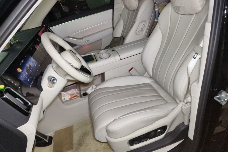 Used Hima AITO M8 2025 Extended-Range Max+ Version 53.4 kWh 6-Seater Edition Left Front Seat