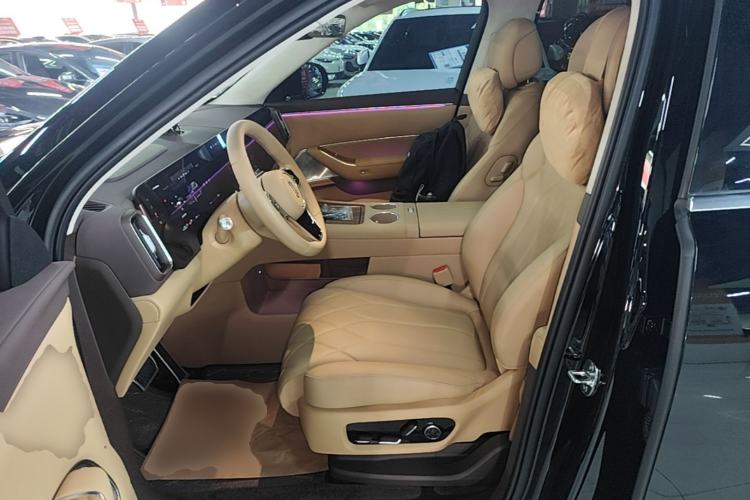 Used Hima AITO M8 2025 Extended-Range Max+ Version 53.4 kWh 5-Seater Edition Left Front Seat