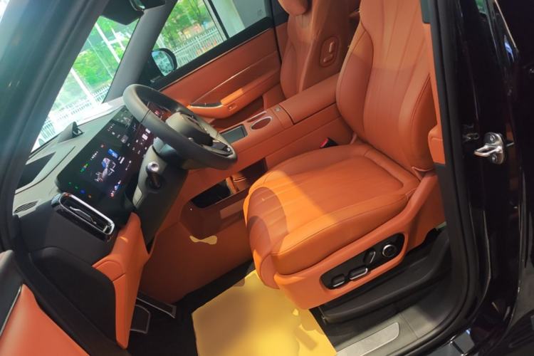 Used Hima AITO M8 2025 Extended-Range Max+ Version 53.4 kWh 6-Seater Edition Left Front Seat