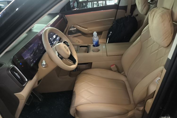 Used Hima AITO M8 2025 Extended-Range Ultra Version 53.4 kWh 6-Seater Edition Left Front Seat