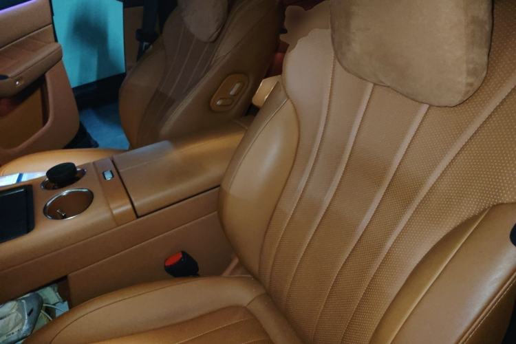Used Hima AITO M8 2025 Extended-Range Max+ Version 53.4 kWh 6-Seater Edition Left Front Seat