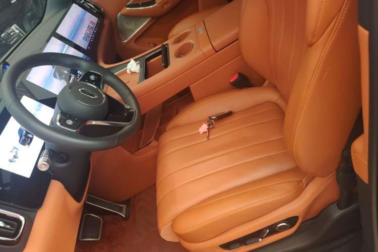 Used Hima AITO M8 2025 Extended-Range Max+ Version 53.4 kWh 6-Seater Edition Left Front Seat