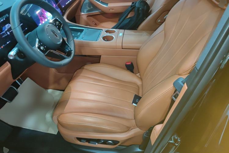 Used Hima AITO M8 2025 Extended-Range Max+ Version 53.4 kWh 6-Seater Edition Left Front Seat