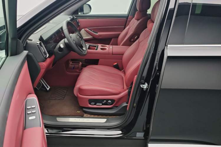Used Hima AITO M8 2025 Extended-Range Max+ Version 53.4 kWh 6-Seater Edition Left Front Seat
