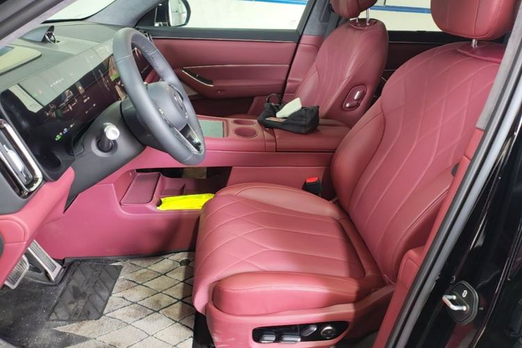 Used Hima AITO M8 2025 Extended-Range Max+ Version 53.4 kWh 5-Seater Edition Left Front Seat