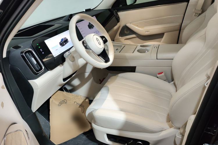 Used Hima AITO M8 2025 Model Pure Electric Max+ Five-Seat Long-Range Version Left Front Seat