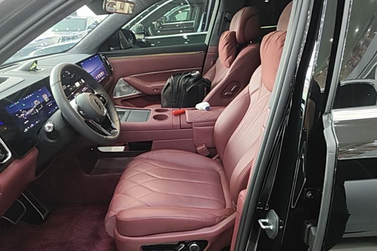 Used Hima AITO M8 2025 Extended-Range Max+ Version 53.4 kWh 5-Seater Edition Left Front Seat