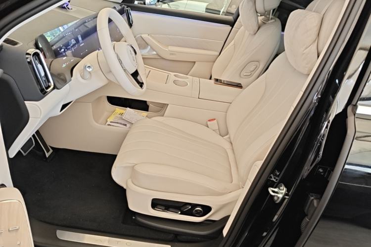 Used Hima AITO M8 2025 Model Range-Extender Max Edition 53.4 kWh, 5-seat version (896-line LiDAR) Left Front Seat