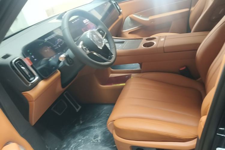 Used Hima AITO M8 2025 Model Range-Extended Max Version 53.4kWh Six-Seater (896-line LiDAR) Left Front Seat