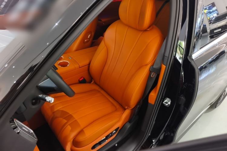 Used Hima AITO M8 2025 Extended-Range Max+ Version 53.4 kWh 5-Seater Edition Left Front Seat