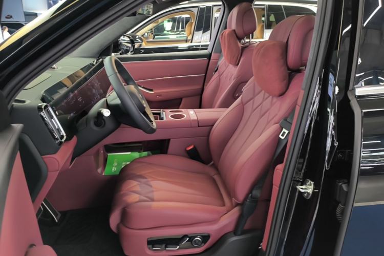 Used Hima AITO M8 2025 Extended-Range Max+ Version 53.4 kWh 5-Seater Edition Left Front Seat