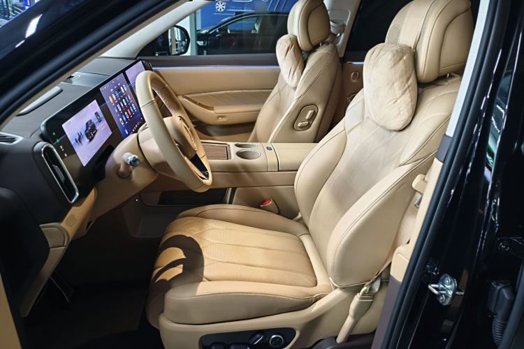 Used Hima AITO M8 2025 Extended-Range Ultra Version 53.4 kWh 6-Seater Edition Left Front Seat