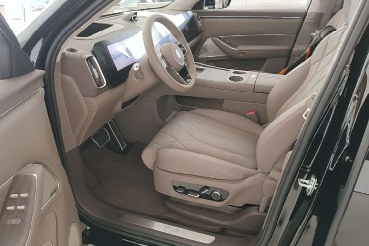 Used Hima AITO M8 2025 Model Pure Electric Max+ Five-Seat Long-Range Version Left Front Seat