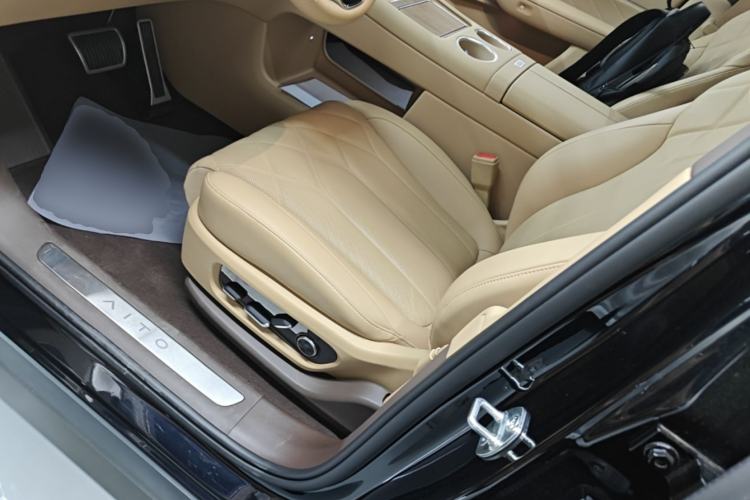 Used Hima AITO M8 2025 Extended-Range Max+ Version 53.4 kWh 5-Seater Edition Left Front Seat
